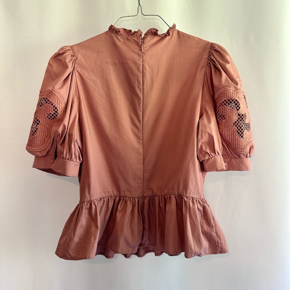 EXPRESS Women’s Short Puff Sleeve Lace Top - Picture 2 of 6